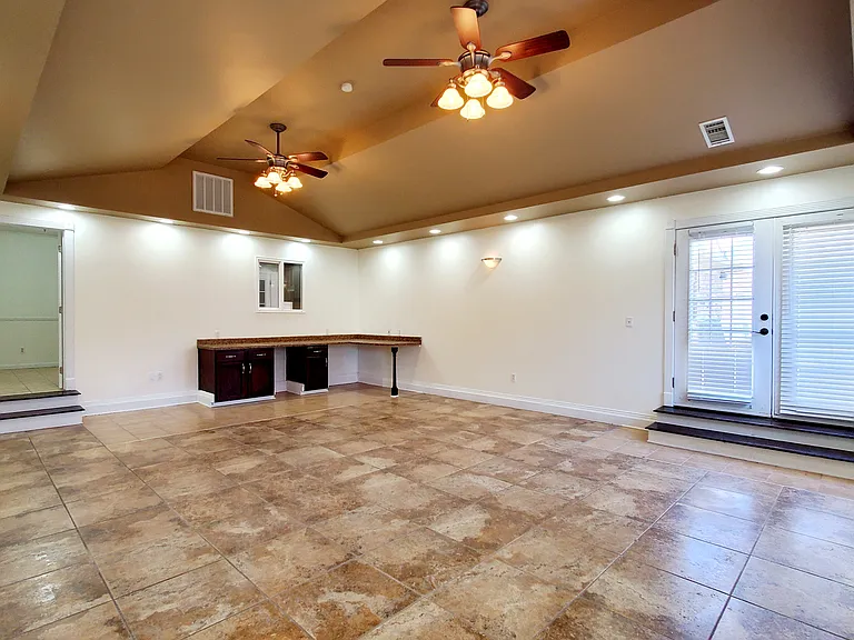 89 Spring Grove Dr — Photo 3