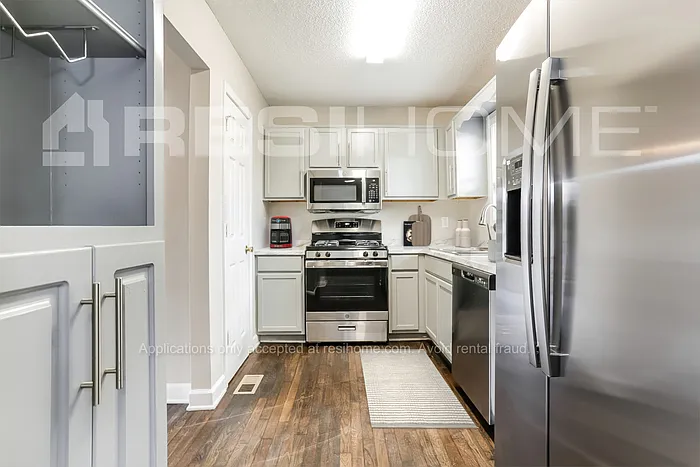 225 Campbell Dr — Photo 10