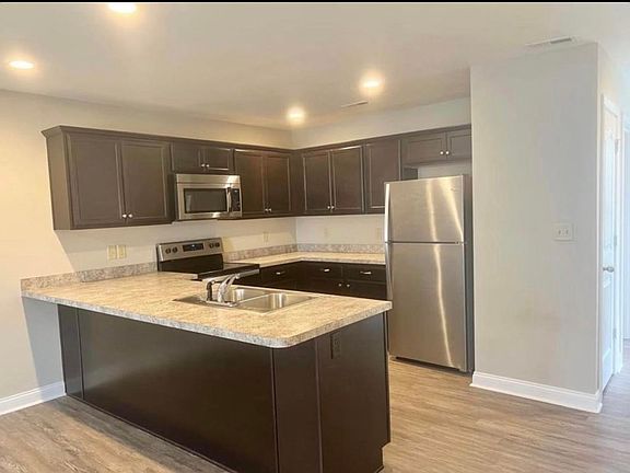 4th image of 434 Beacon Dr #1A