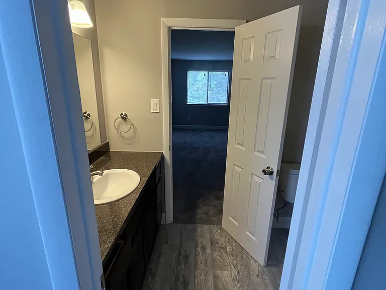 Meadowview Court Apartments — Photo 11