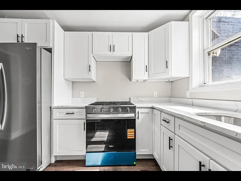 2517 W Pratt St — Photo 8