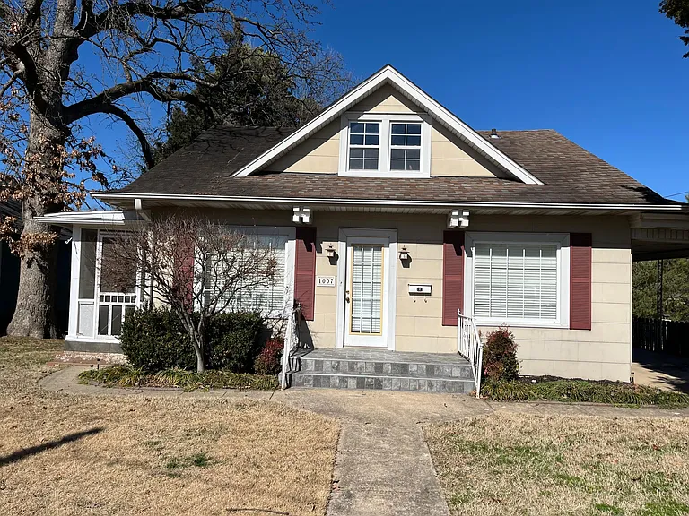 1007 Cynthia St — Photo 3