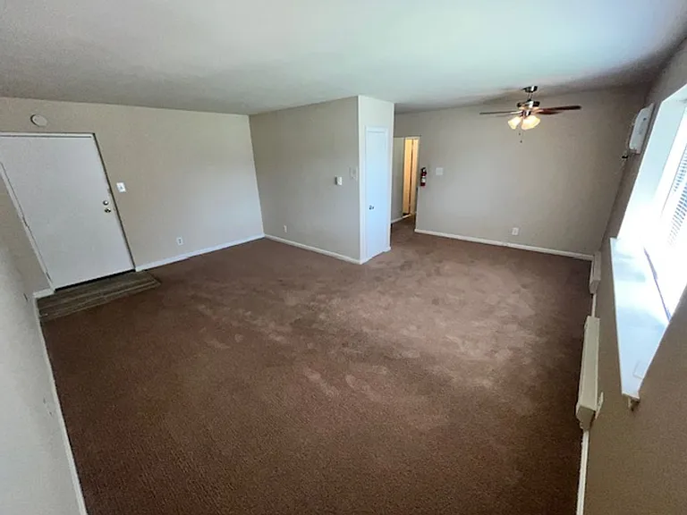 Oak Tree Apartments — Photo 7