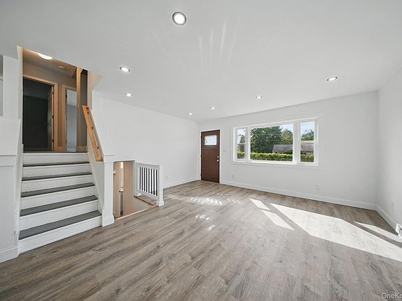 4th image of 341 Highland Ave Extension