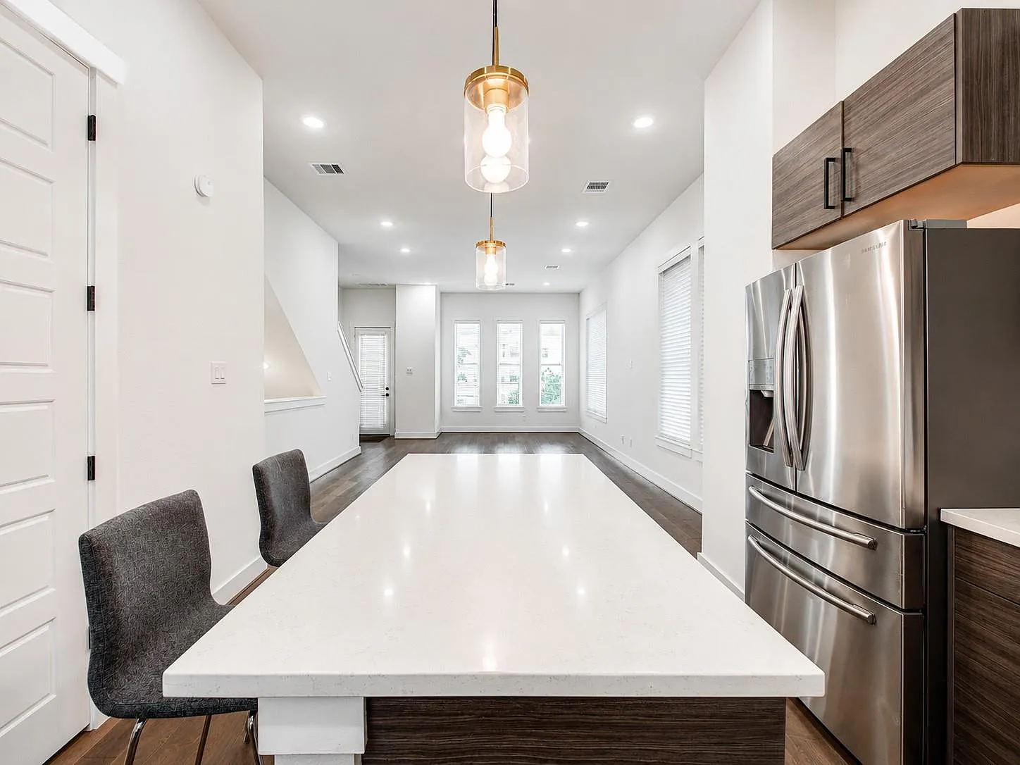 3 bed, 3.5 bath, 1919 sqft, $2,375 — Photo 4