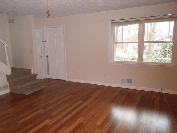 Living Room 17.5' X 16.5'