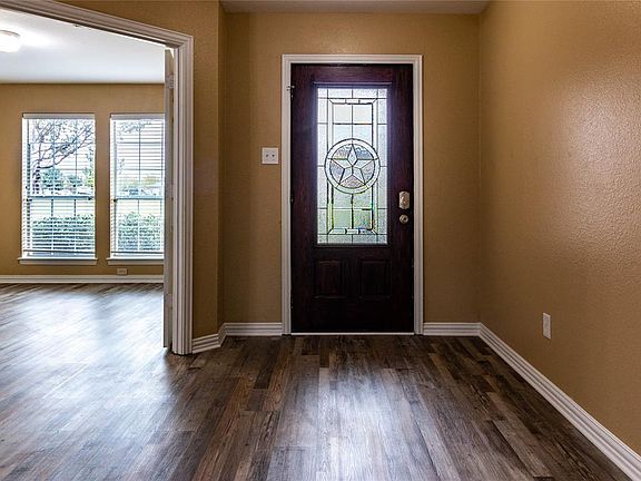 4th image of 1033 Acacia Dr