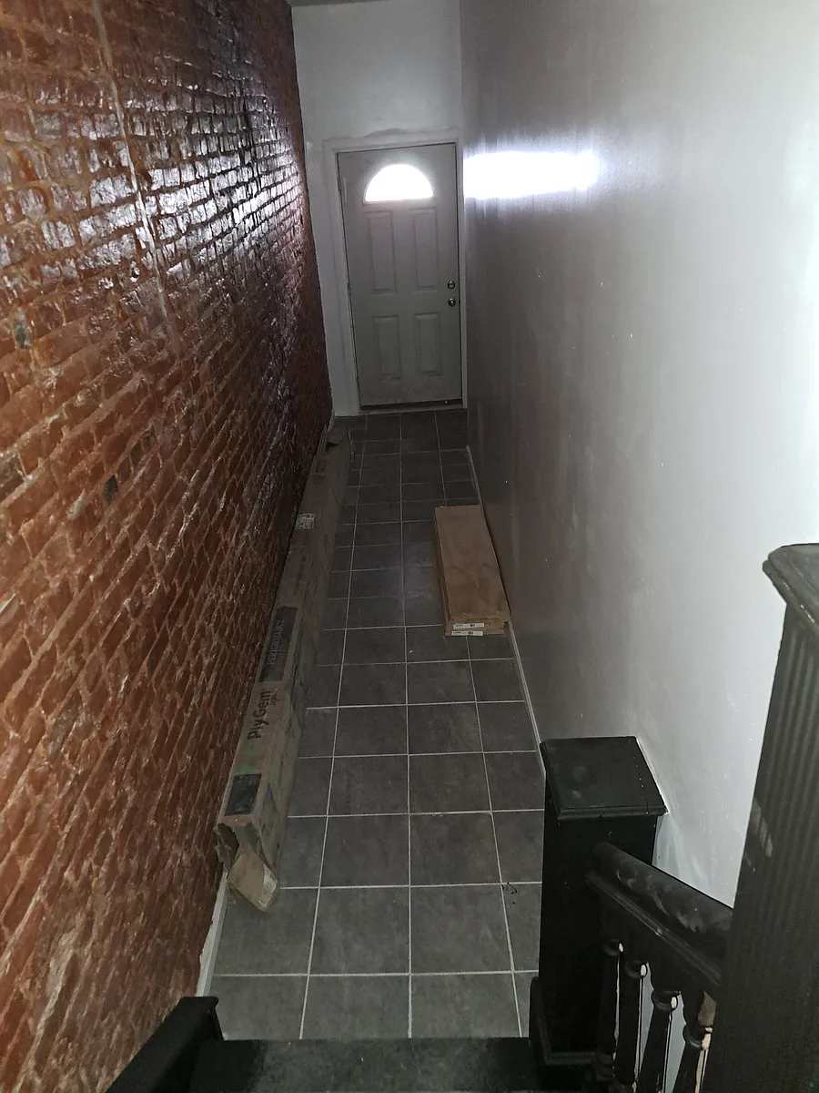 Building Photo - 1353 W Jerome St #2