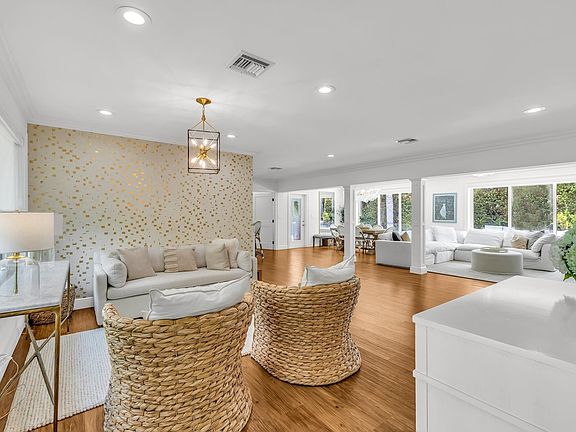 4th image of 2800 NE 21st Avenue