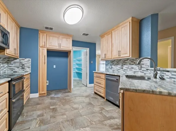 301 Broken Arrow, Krum, TX 76249
