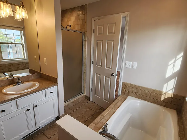 1574 Kessler Ave — Photo 17