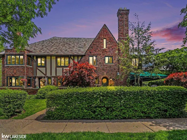 286 Rivard Blvd, Grosse Pointe, MI 48230