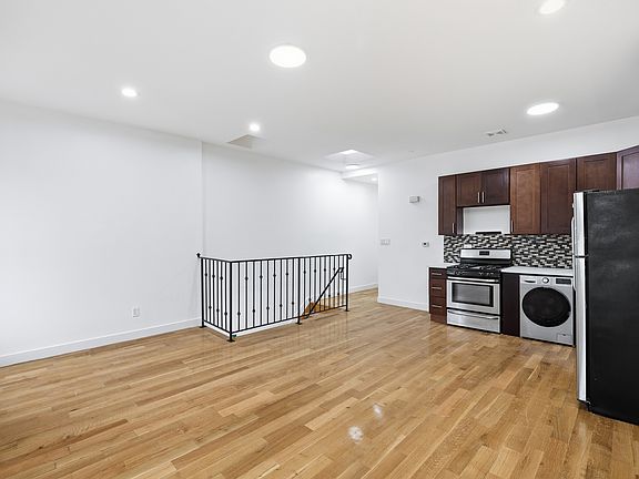 5th image of 235 Marion St #3