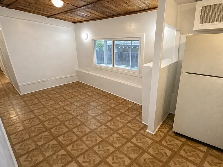 404 S Foote Ave — Photo 3