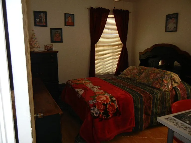 914 Stetson Ave — Photo 6
