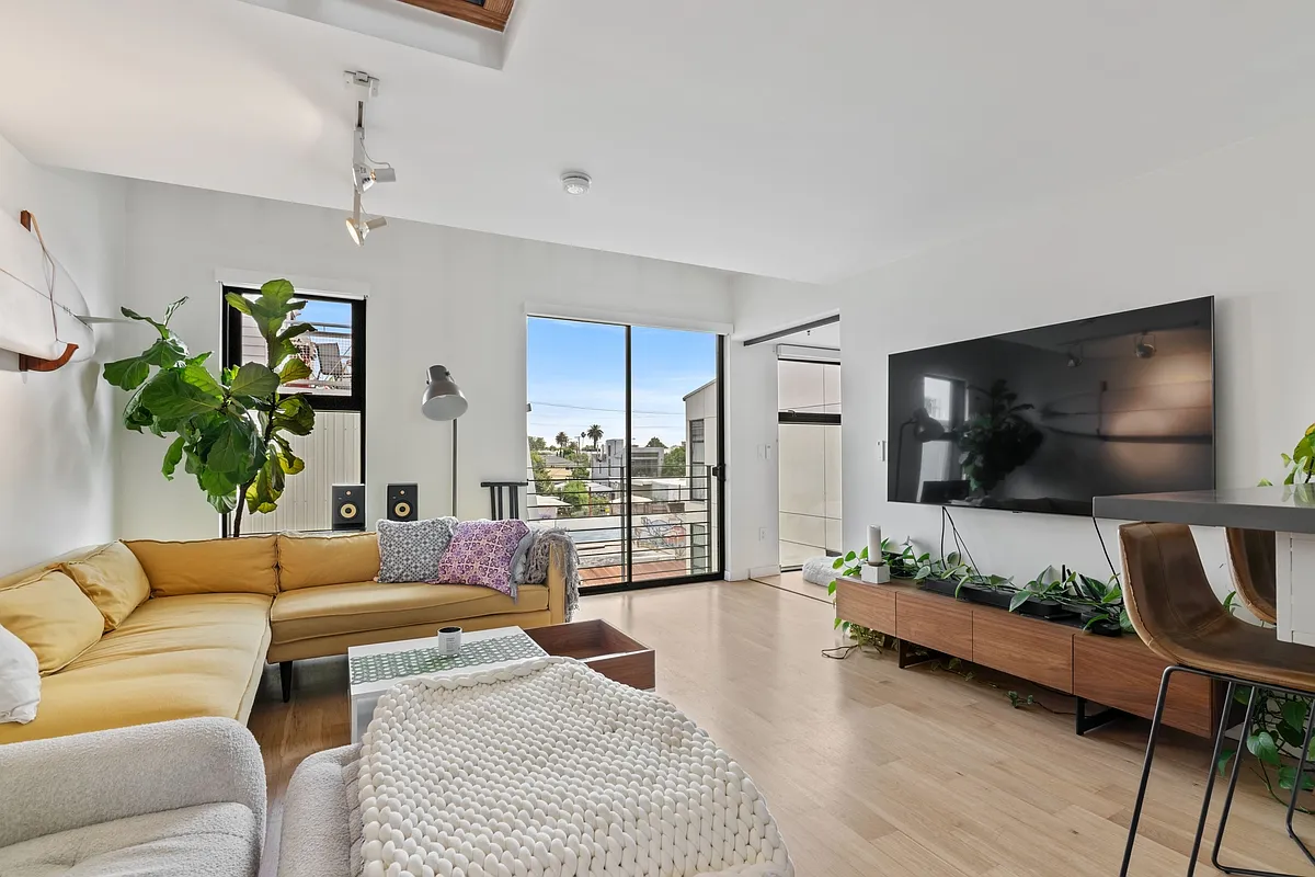 1 bed, 850 sqft, $6,000 — Photo 2