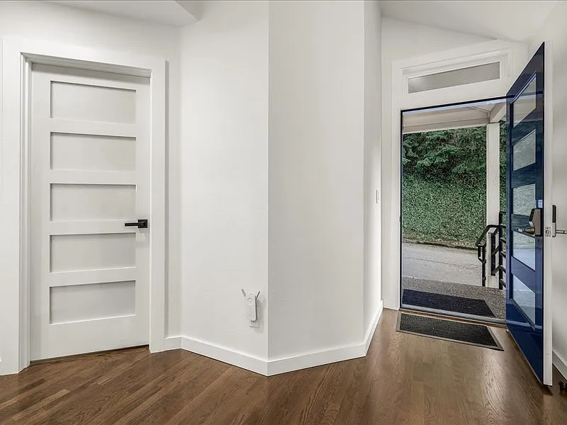 1240 SW Cardinell Way — Photo 2