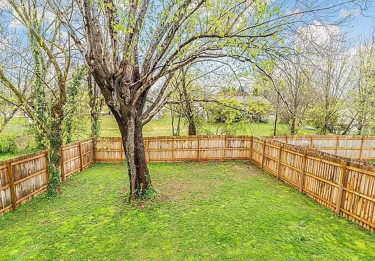 2102 Bernhurst Dr — Photo 19