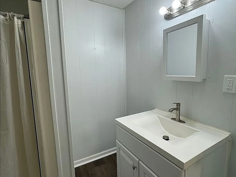 For Rent : $1175