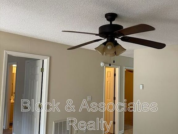 3rd image of 1818 Saddlewood Ct Unit B