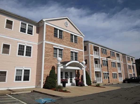 1 Millbrook Ln APT 106, Wakefield, MA 01880