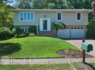 10 Coronado Rd, Holbrook, NY 11741