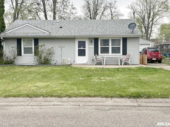 3102 W 68th St, Davenport, IA 52806