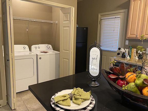 2nd image of 1720 Mignonette Ln Unit D