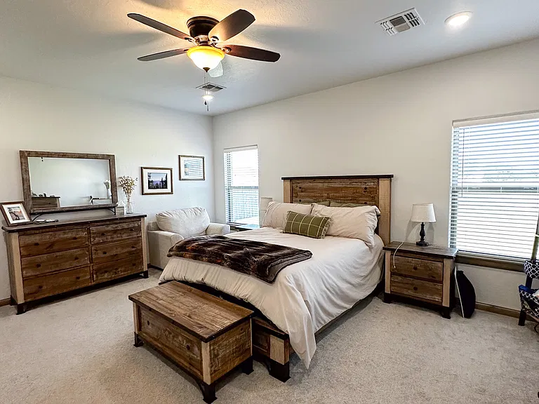 1035 Greenview Dr — Photo 13
