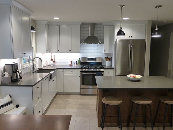 3rd image of 592 Debbington Dr