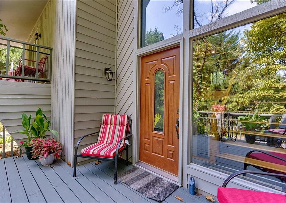 1st image of 2557 Chimney Springs Dr