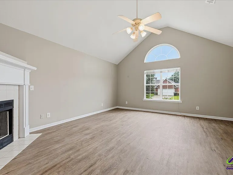 305 Links View Dr — Photo 5