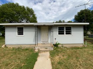 312 Holmes Ave, Rossville, IL 60963