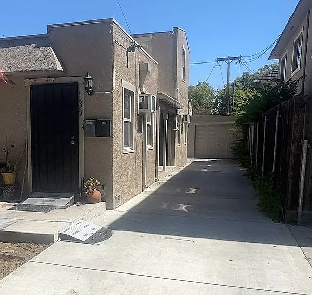 136 E Morris Ave — Photo 2