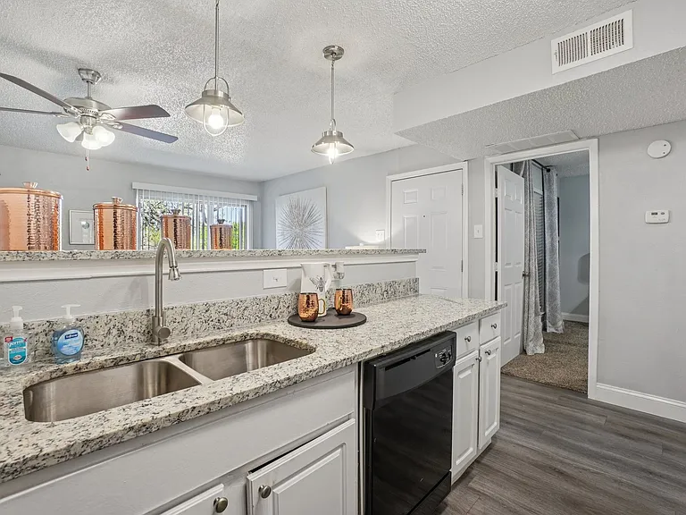 Don't Miss Out Biltmore Homes Leasing Fast — Photo 23