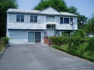 1700 Feureisen Ave, Bohemia, NY 11716