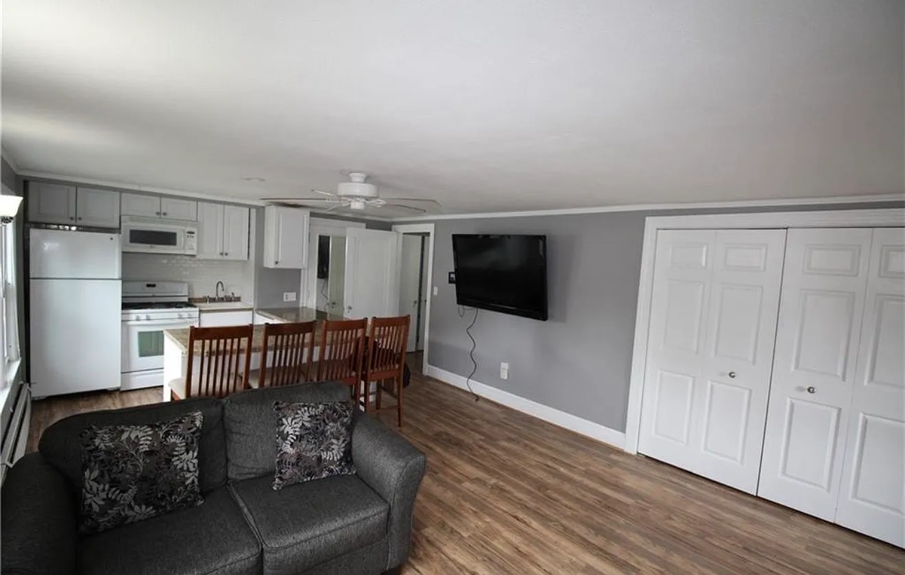 2 bed, $1,910 — Photo 4