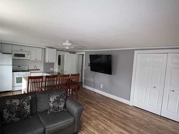 4th image of 602 New Britain Ave #102