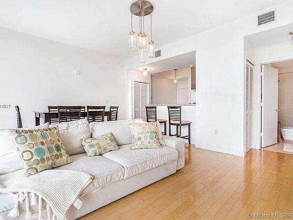 3rd image of 2020 Prairie Ave APT 404