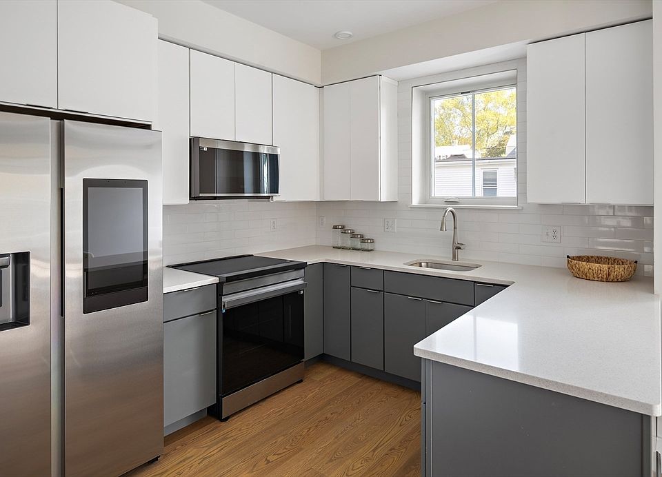 1st image of 421 High St #205