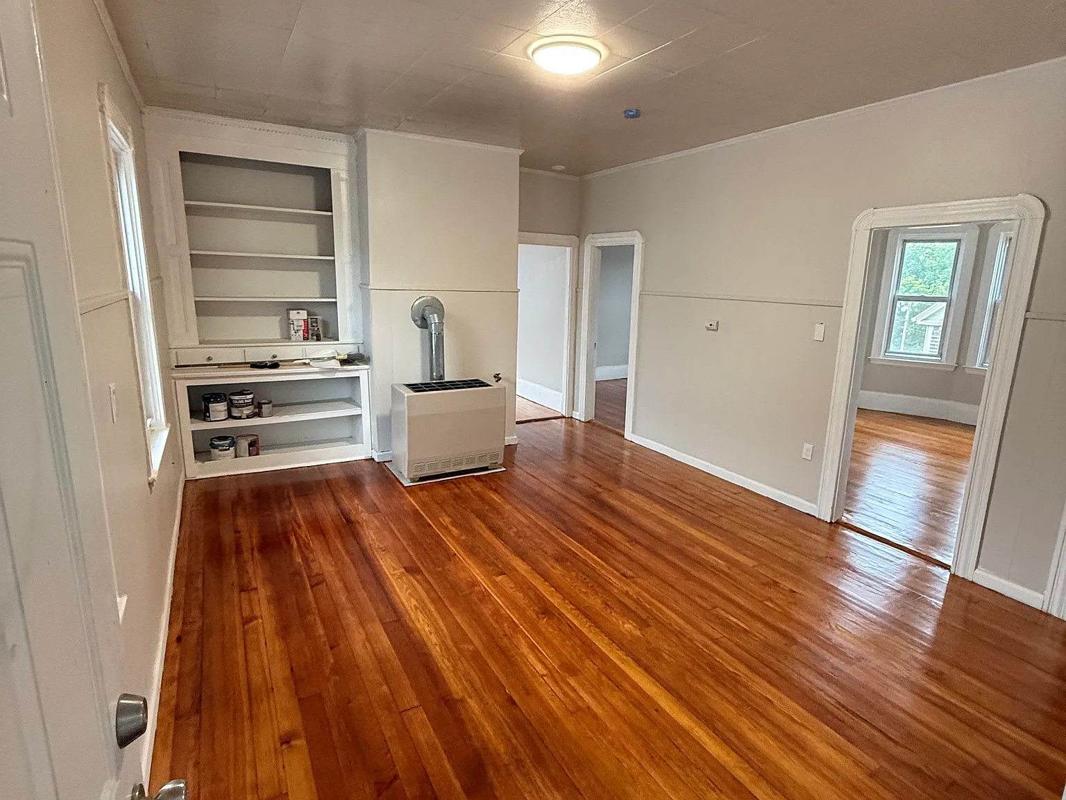 3 bed, 1000 sqft, $2,100 — Photo 4