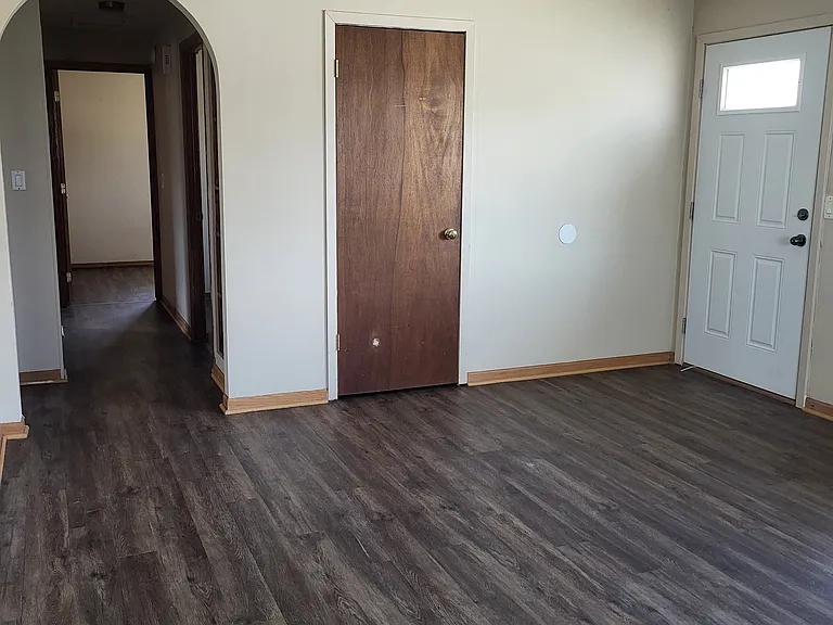 233 E Meade St — Photo 4