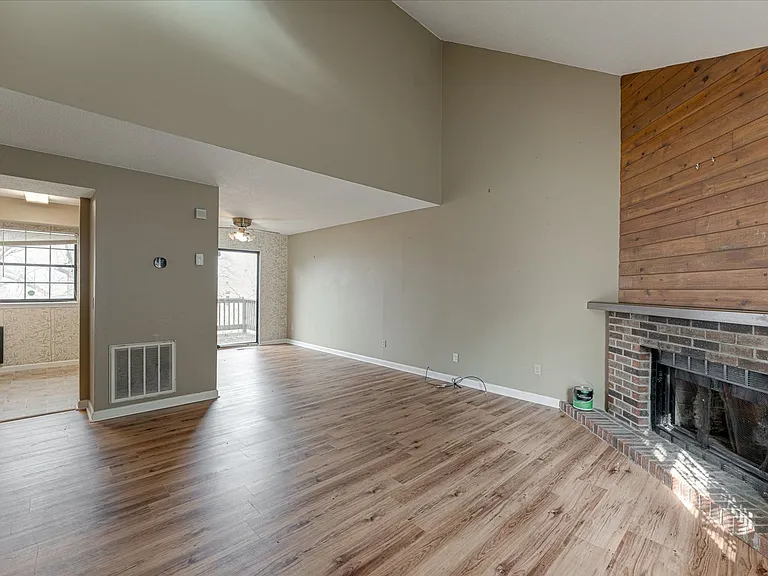 2115 Elder St — Photo 5