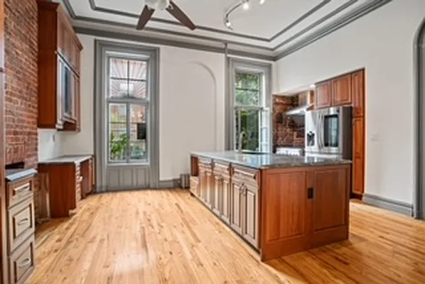 Rented by R New York | media 28