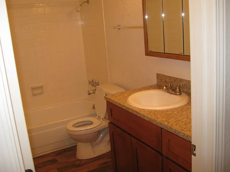 Fountain Court Apartments — Photo 13