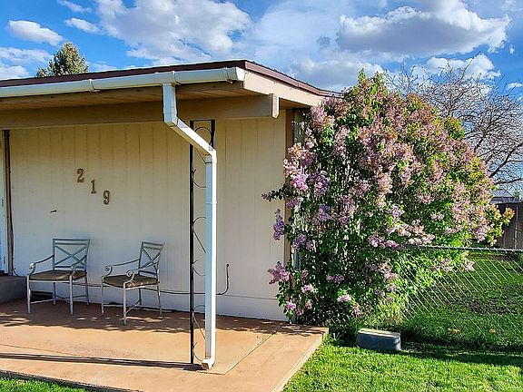 Front Sitting Area w/Lilac