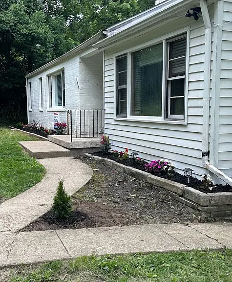 401 Hyde Park Dr — Photo 3