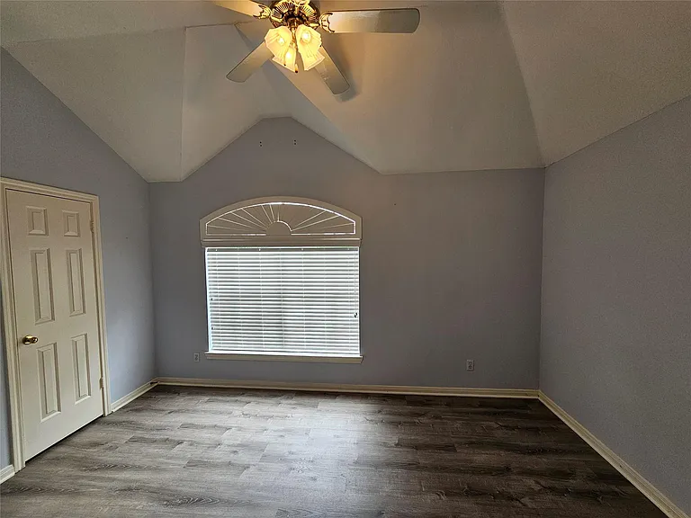 5739 Henniker Dr — Photo 17