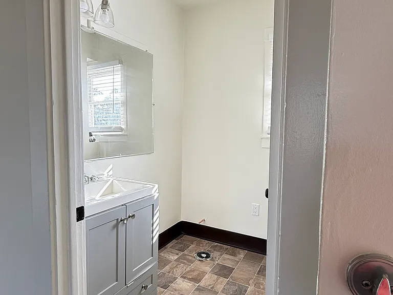 1137 Carmel St — Photo 8