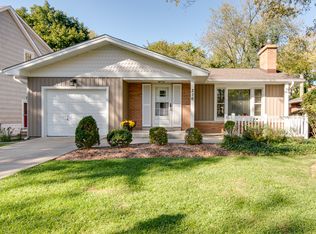 216 Crest Rd, Glen Ellyn, IL 60137